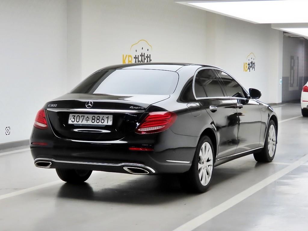 벤츠 E 클래스 E-클래스 W213 E300 4MATIC 익스클루시브 이미지 3