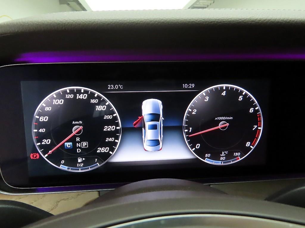 벤츠 E 클래스 E-클래스 W213 E300 4MATIC 익스클루시브 이미지 5