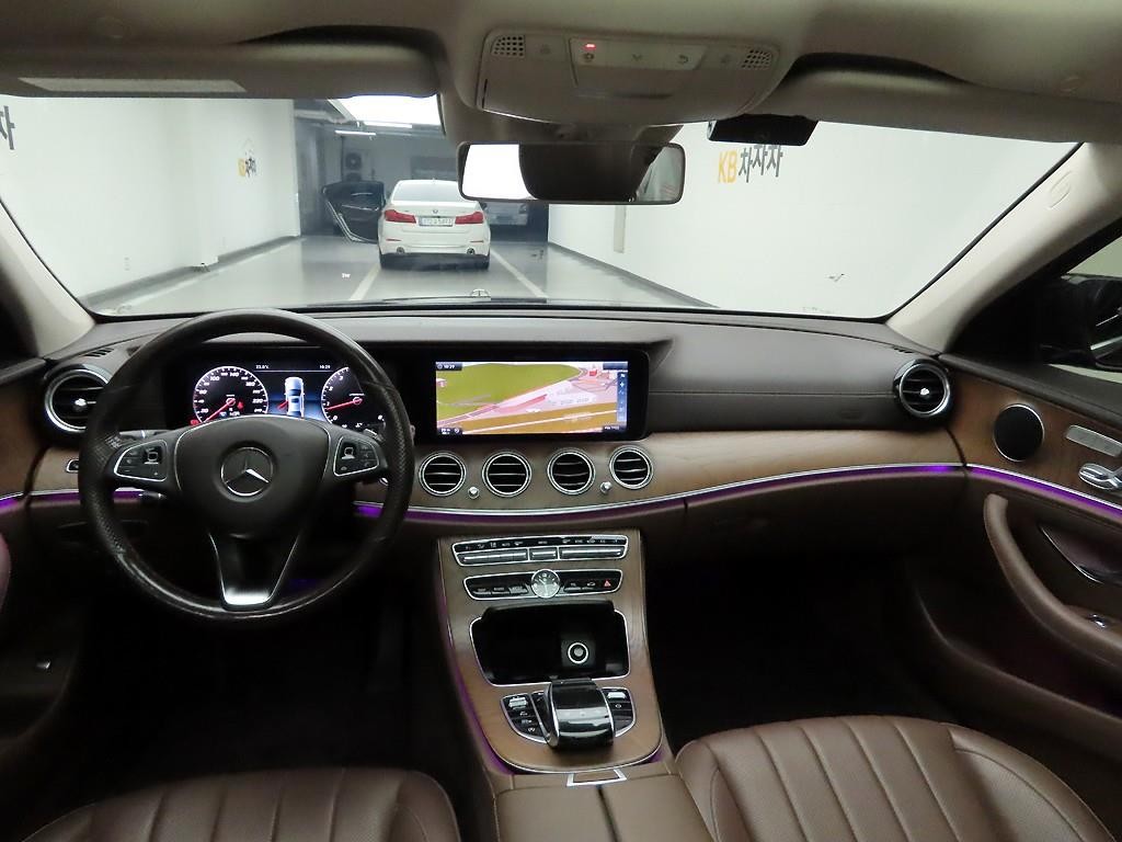 벤츠 E 클래스 E-클래스 W213 E300 4MATIC 익스클루시브 이미지 6