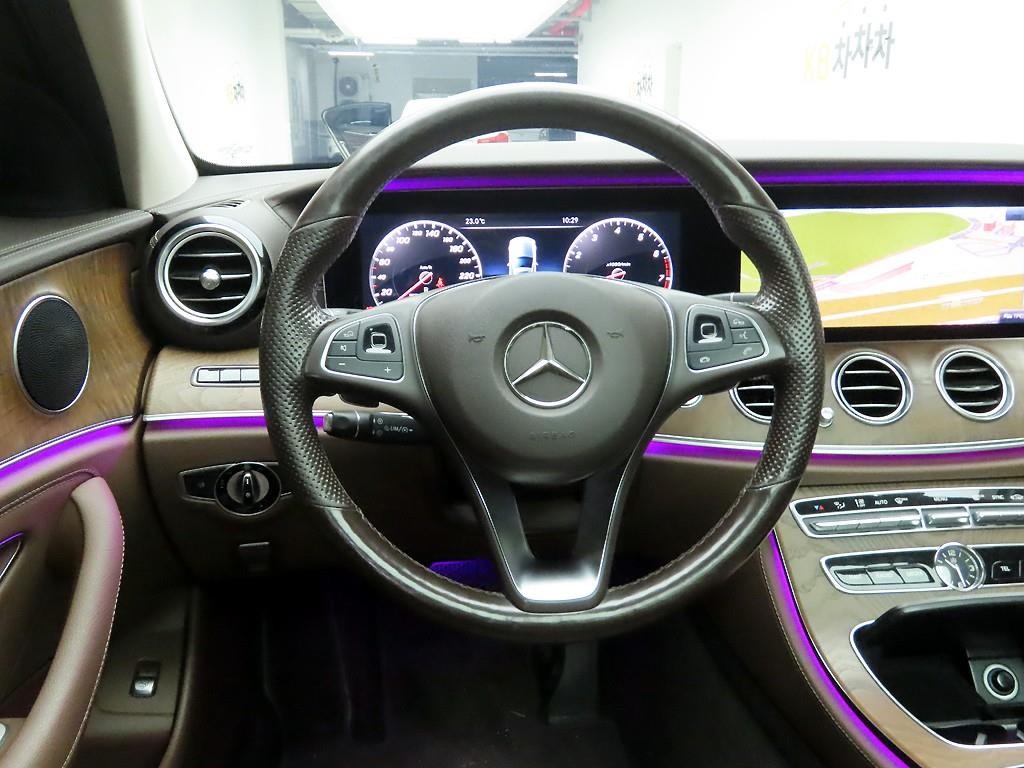 벤츠 E 클래스 E-클래스 W213 E300 4MATIC 익스클루시브 이미지 7