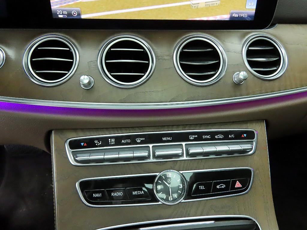 벤츠 E 클래스 E-클래스 W213 E300 4MATIC 익스클루시브 이미지 9