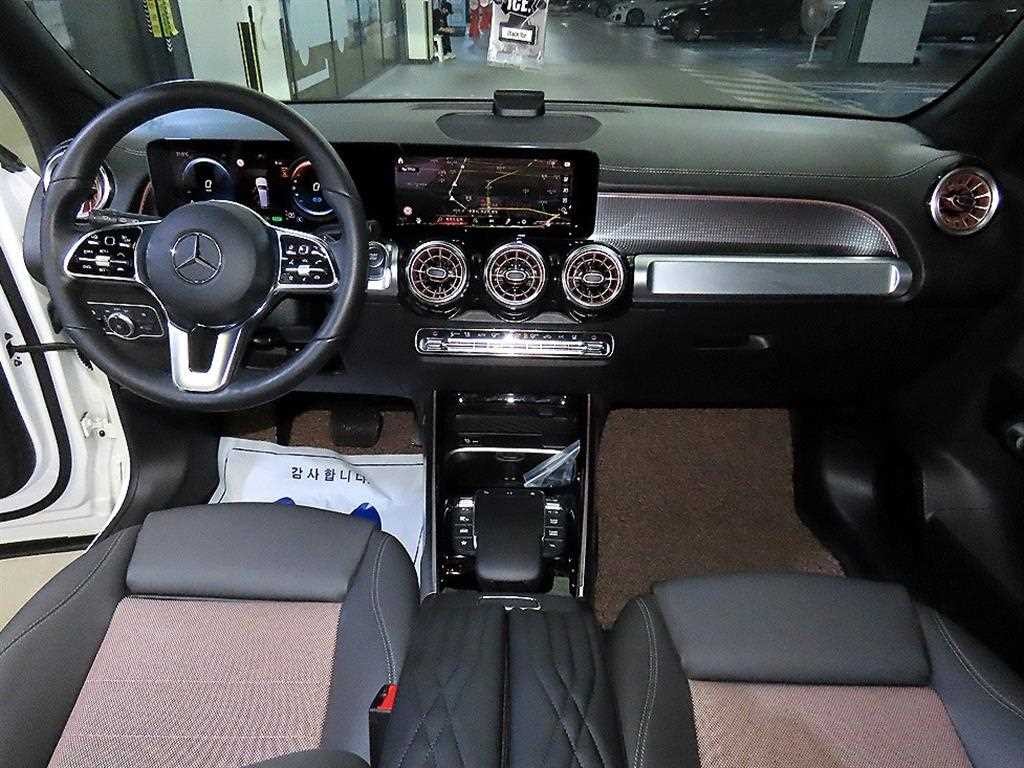벤츠 EQB EQB (X243) EQB 300 4MATIC AMG 라인 이미지 10