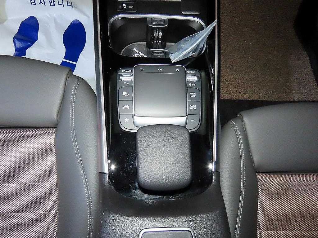 벤츠 EQB EQB (X243) EQB 300 4MATIC AMG 라인 이미지 12