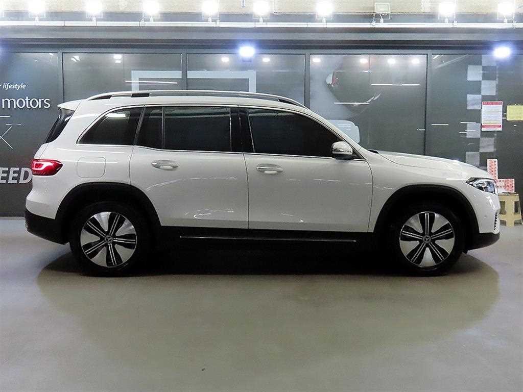 벤츠 EQB EQB (X243) EQB 300 4MATIC AMG 라인 이미지 3