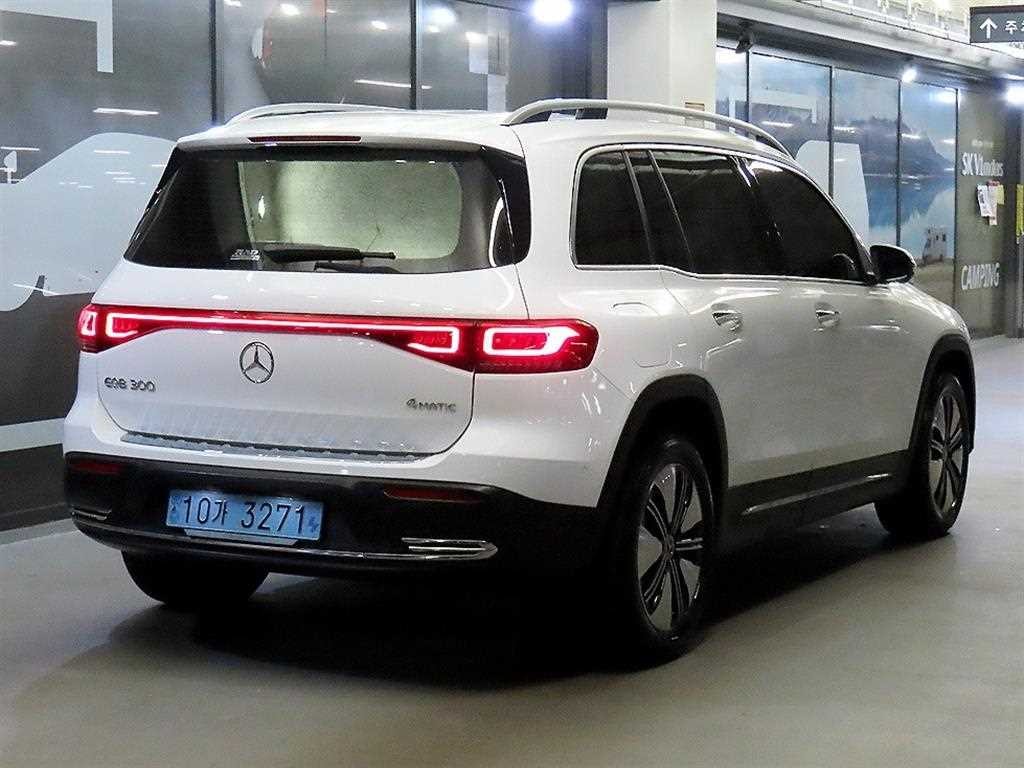 벤츠 EQB EQB (X243) EQB 300 4MATIC AMG 라인 이미지 4