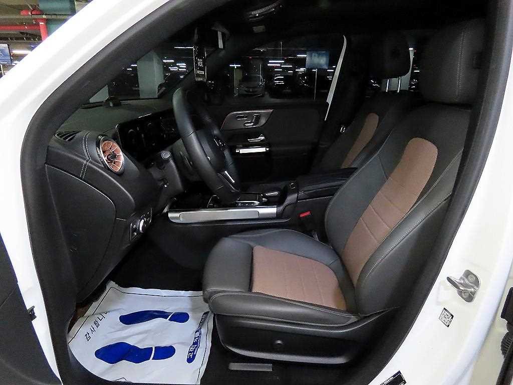 벤츠 EQB EQB (X243) EQB 300 4MATIC AMG 라인 이미지 6