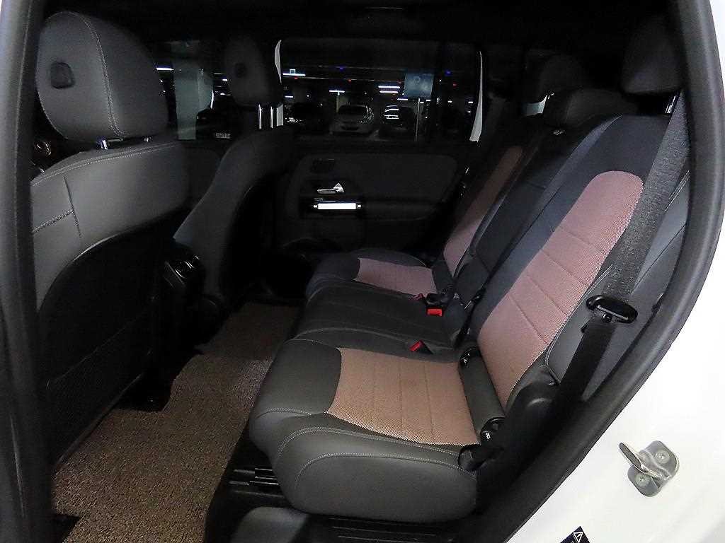 벤츠 EQB EQB (X243) EQB 300 4MATIC AMG 라인 이미지 7