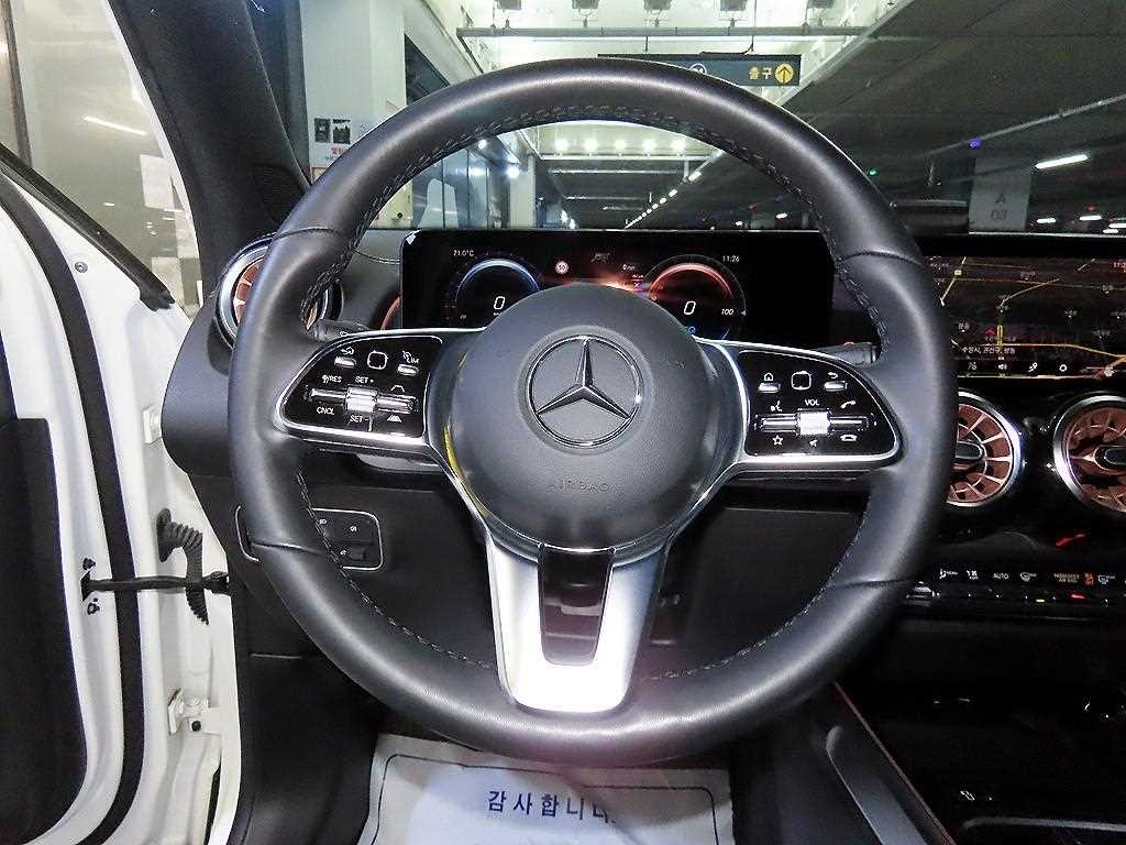벤츠 EQB EQB (X243) EQB 300 4MATIC AMG 라인 이미지 8