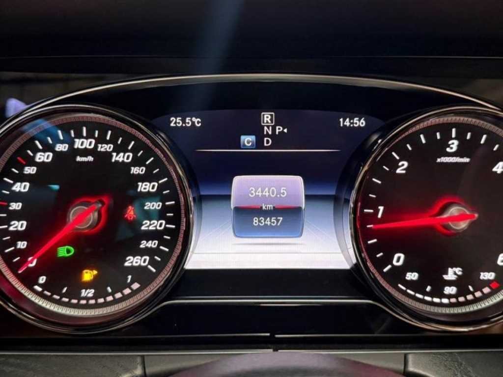 벤츠 E 클래스 E-클래스 W213 E220d 카브리올레 이미지 15