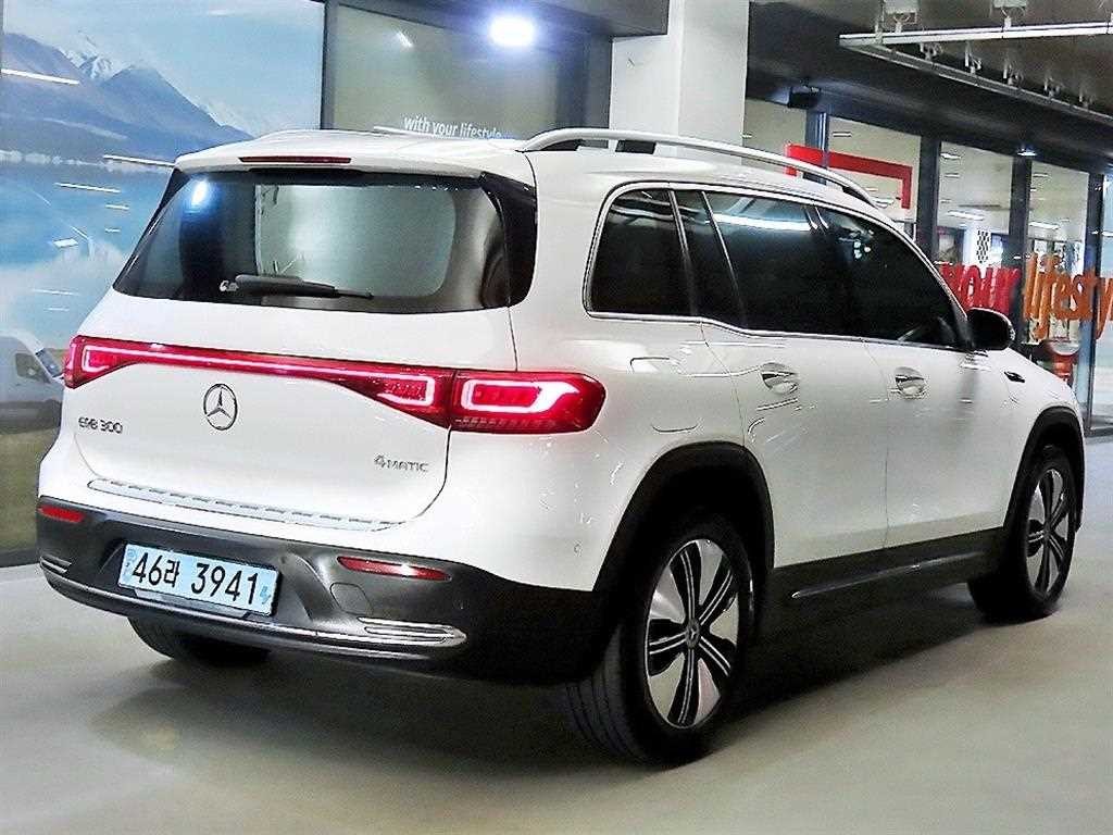 벤츠 EQB EQB (X243) EQB 300 4MATIC 이미지 4