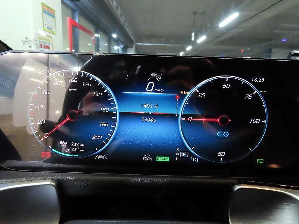 벤츠 EQB EQB (X243) EQB 300 4MATIC 이미지 9