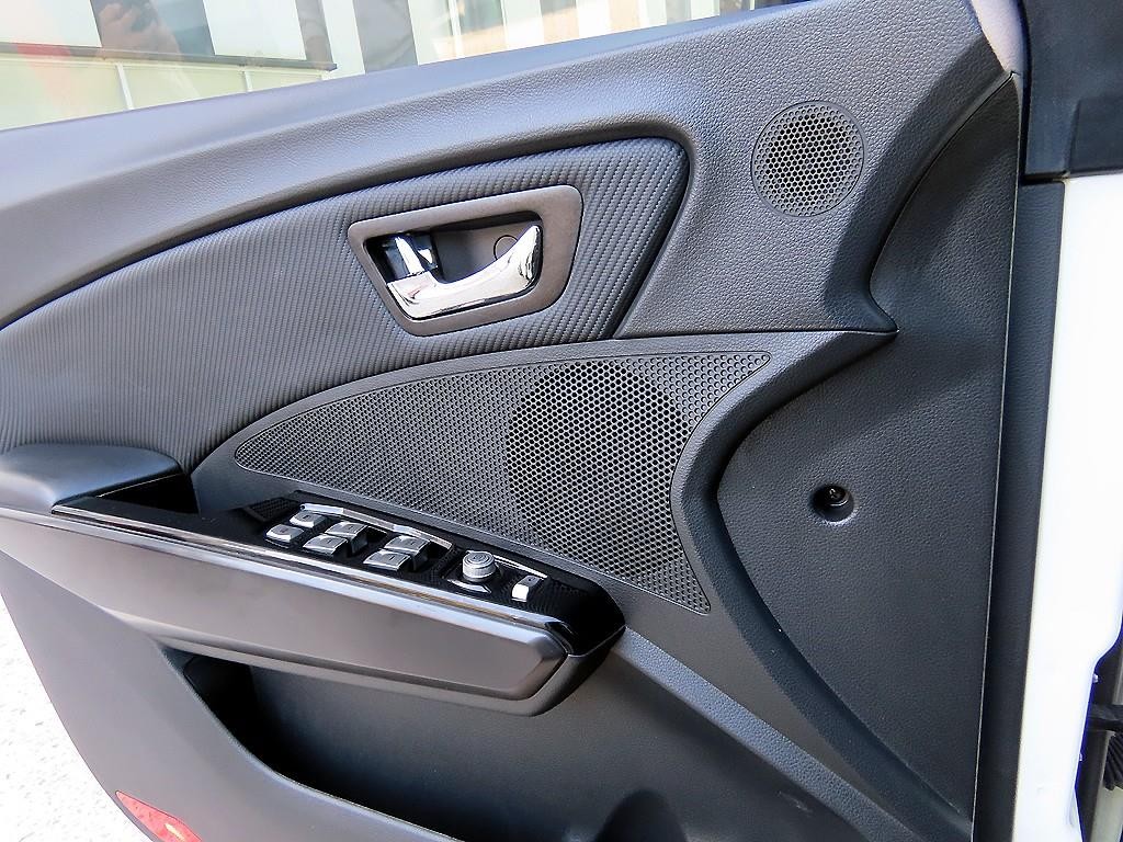 KG모빌리티(쌍용) 티볼리 티볼리 에어 4WD 디젤 1.6 IX 플러스 패키지 이미지 12