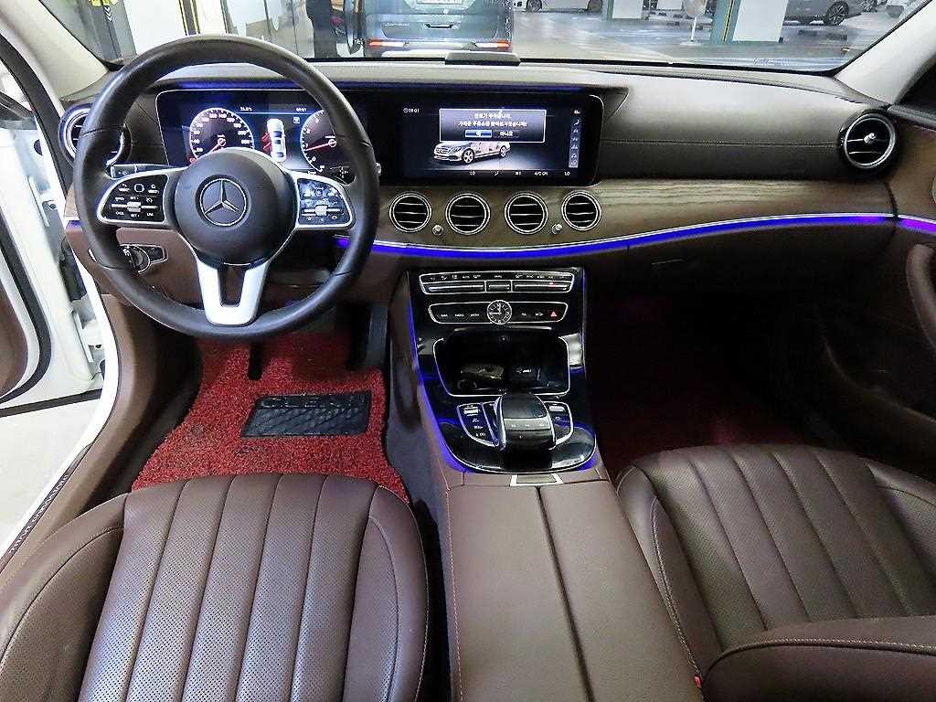 벤츠 E 클래스 E-클래스 W213 E300 4MATIC 익스클루시브 이미지 10