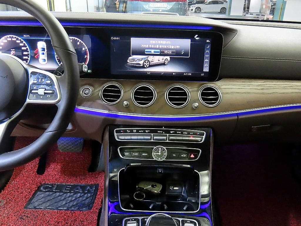벤츠 E 클래스 E-클래스 W213 E300 4MATIC 익스클루시브 이미지 11