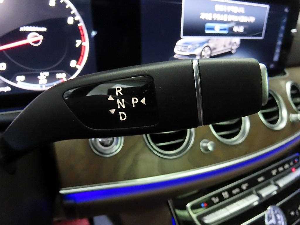 벤츠 E 클래스 E-클래스 W213 E300 4MATIC 익스클루시브 이미지 12