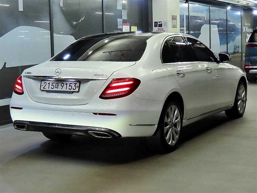 벤츠 E 클래스 E-클래스 W213 E300 4MATIC 익스클루시브 이미지 4