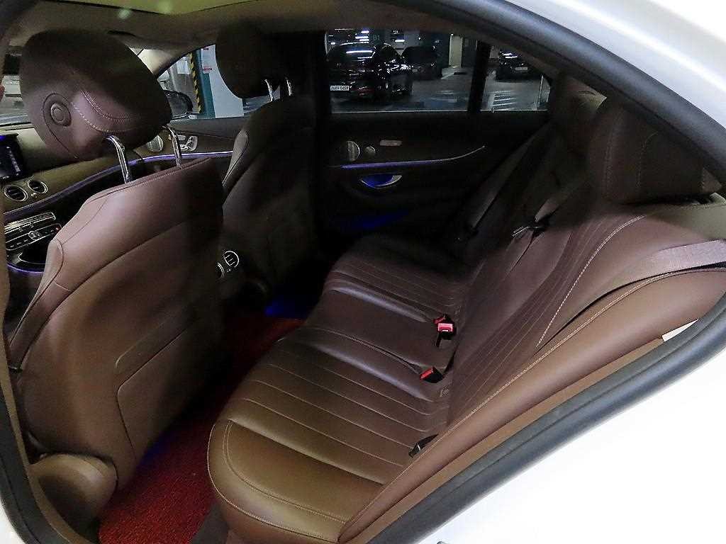 벤츠 E 클래스 E-클래스 W213 E300 4MATIC 익스클루시브 이미지 7