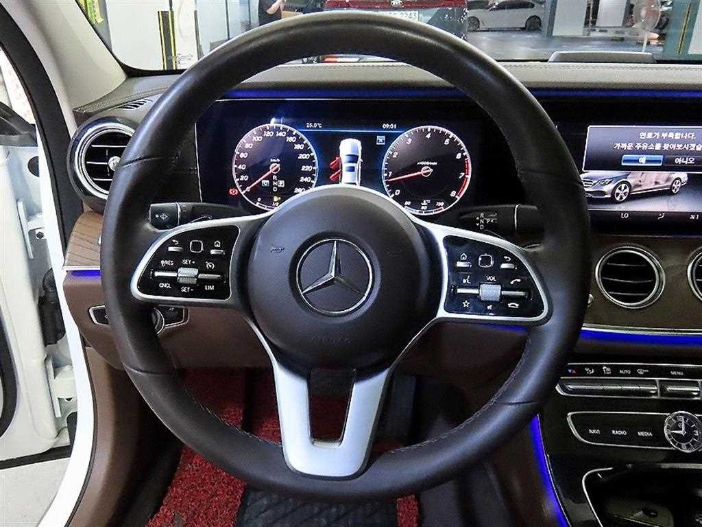 벤츠 E 클래스 E-클래스 W213 E300 4MATIC 익스클루시브 이미지 8