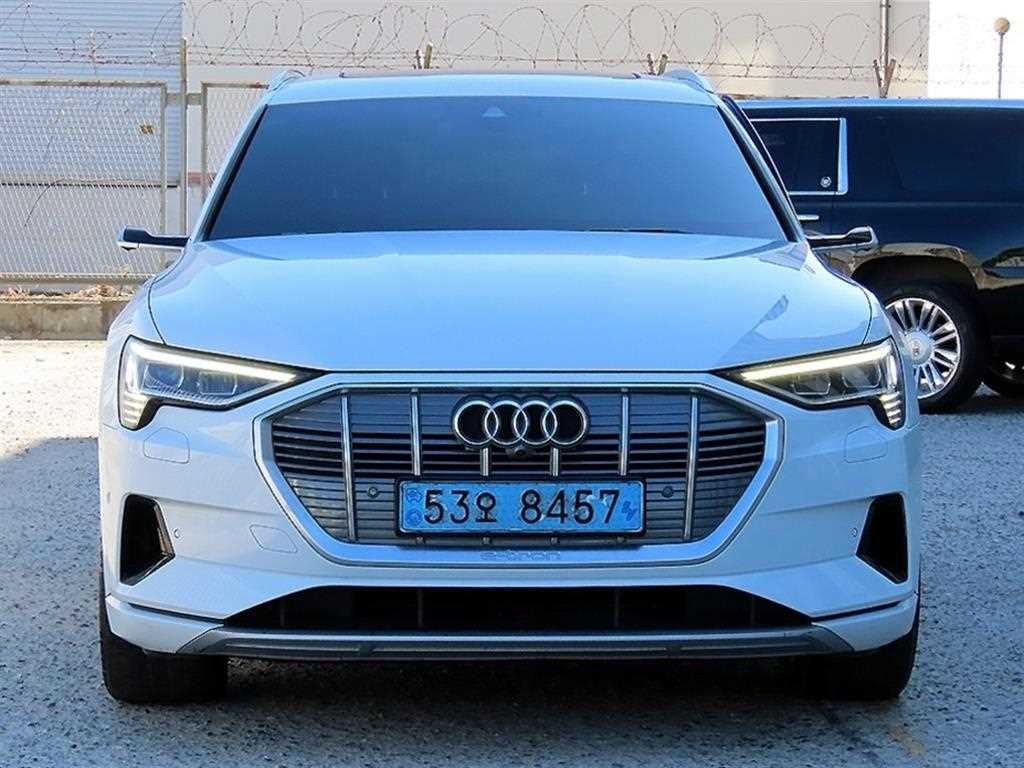 아우디 e-트론 55 콰트로 이미지 1