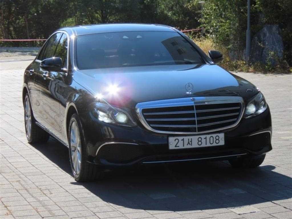 벤츠 E 클래스 E-클래스 W213 E300 4MATIC 익스클루시브 이미지 2