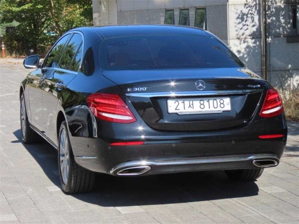 벤츠 E 클래스 E-클래스 W213 E300 4MATIC 익스클루시브 이미지 4