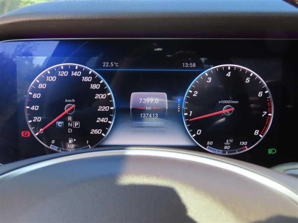 벤츠 E 클래스 E-클래스 W213 E300 4MATIC 익스클루시브 이미지 5
