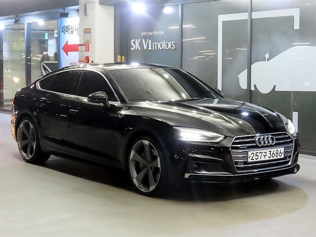 아우디 A5 A5 (F5) 45 TFSI 콰트로 프리미엄 스포트백 이미지 1
