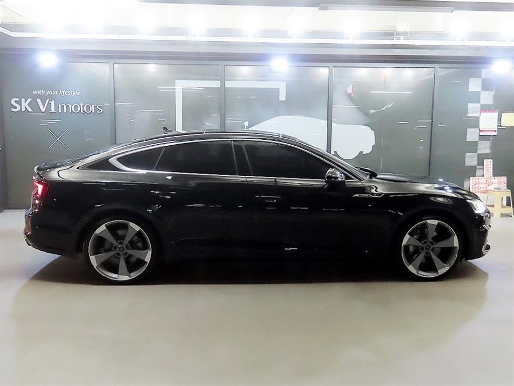 아우디 A5 A5 (F5) 45 TFSI 콰트로 프리미엄 스포트백 이미지 3