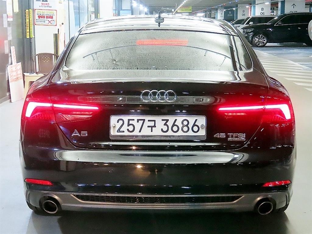 아우디 A5 A5 (F5) 45 TFSI 콰트로 프리미엄 스포트백 이미지 5