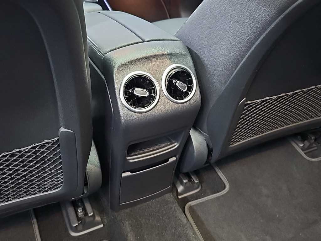 벤츠 EQB EQB (X243) EQB 300 4MATIC AMG 라인 이미지 13