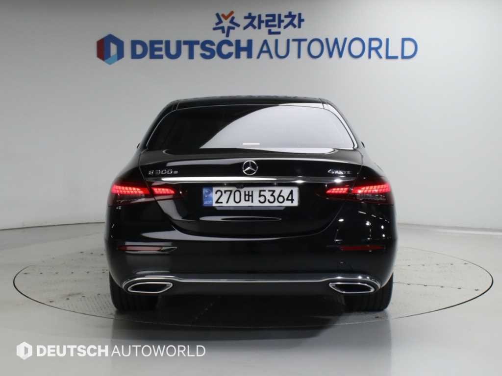 벤츠 E 클래스 E-클래스 W213 E300e 4MATIC 익스클루시브 이미지 4