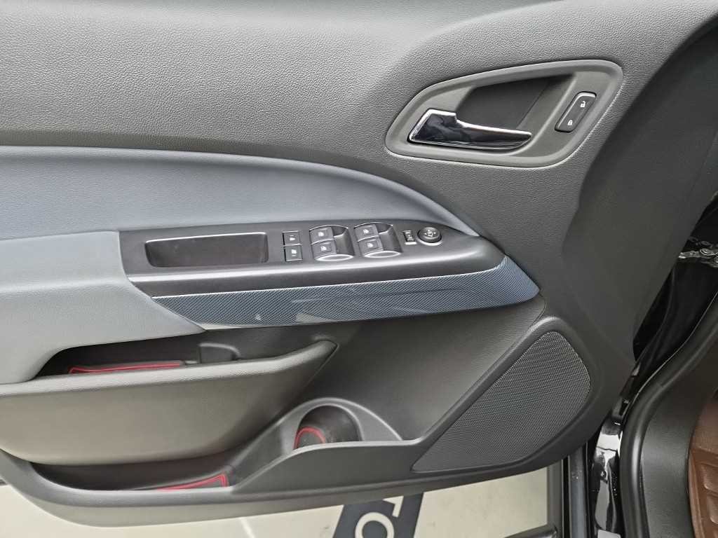 쉐보레 콜로라도 리얼 뉴 콜로라도 3.6 Z71-X 미드나잇 4WD 이미지 11