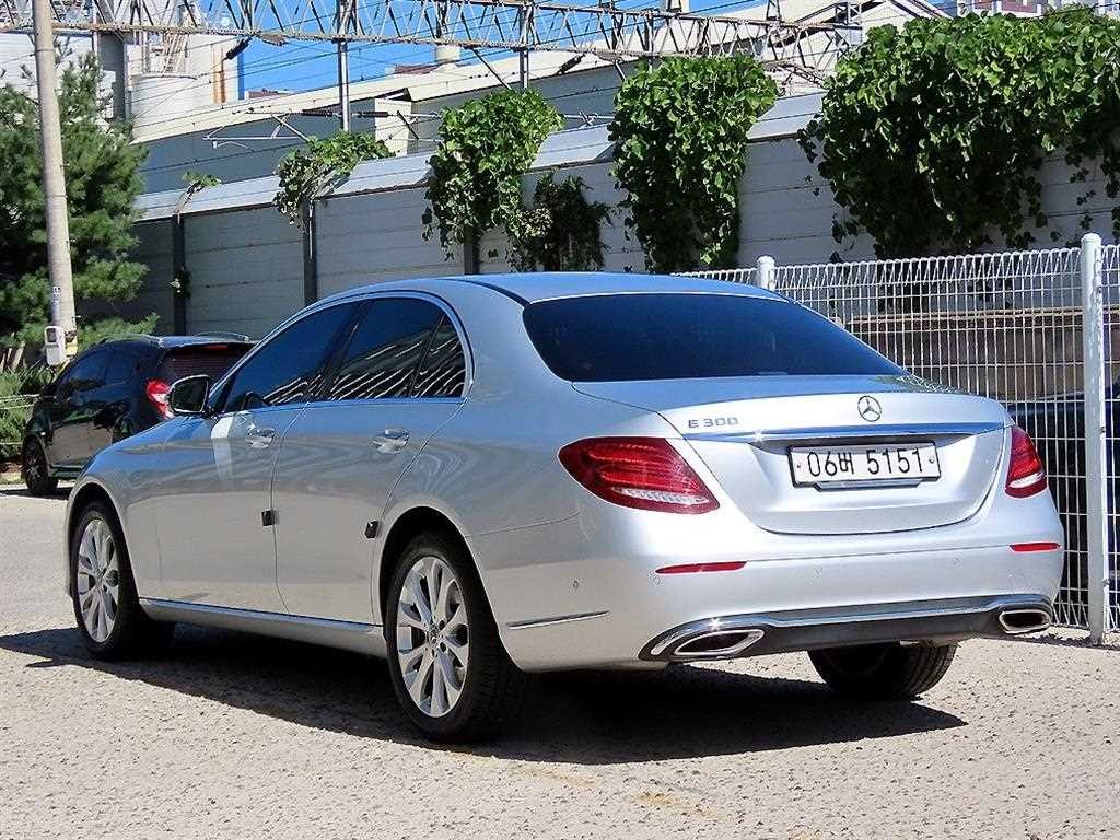 벤츠 E 클래스 E-클래스 W213 E300 익스클루시브 이미지 3