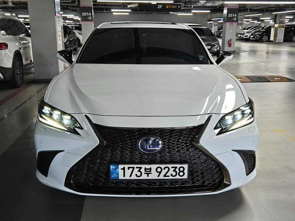 렉서스 ES ES300h 7세대 F-Sport 이미지 1