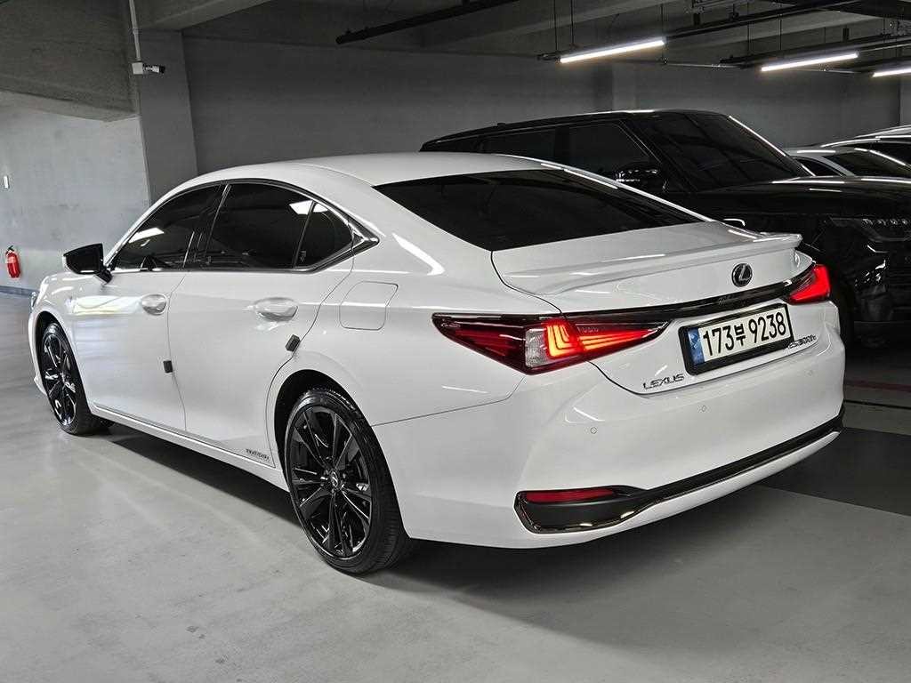 렉서스 ES ES300h 7세대 F-Sport 이미지 3