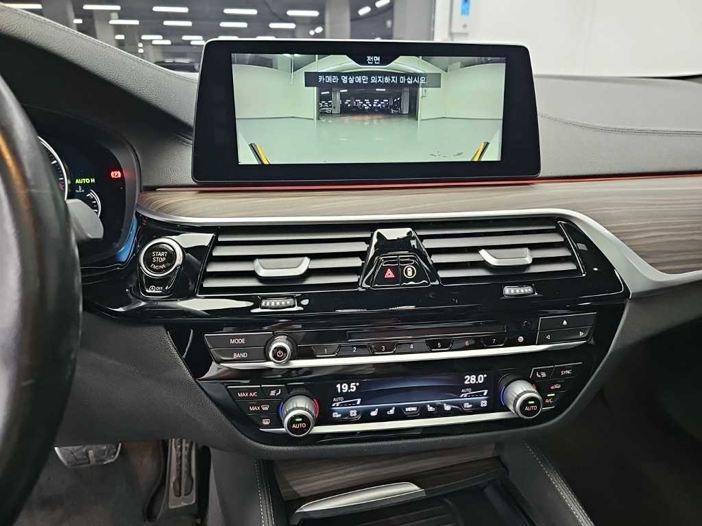 BMW 5시리즈 5시리즈 (G30) 520d M 스포츠 플러스 이미지 10