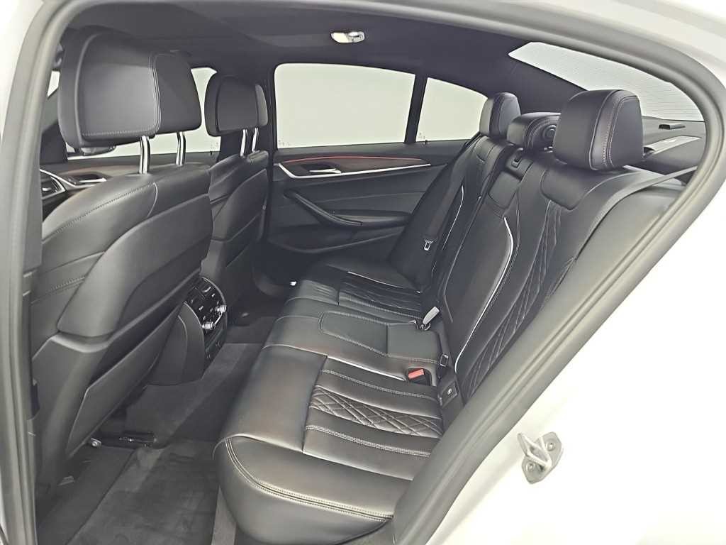BMW 5시리즈 5시리즈 (G30) 520d M 스포츠 플러스 이미지 12