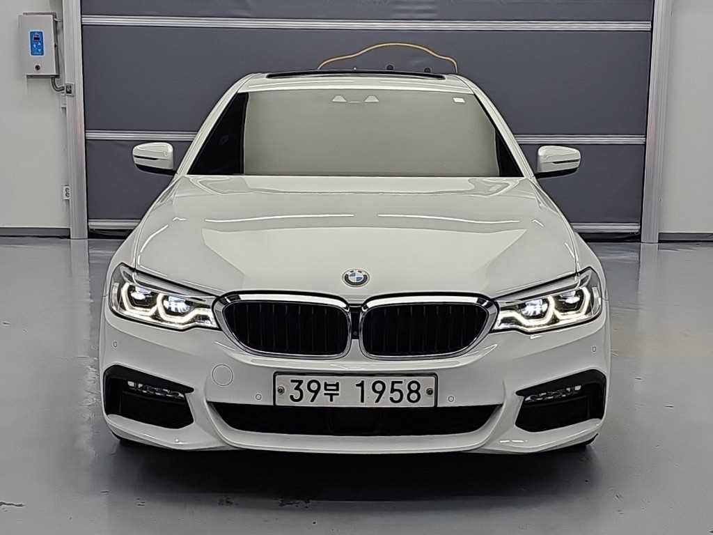 BMW 5시리즈 5시리즈 (G30) 520d M 스포츠 플러스 이미지 2