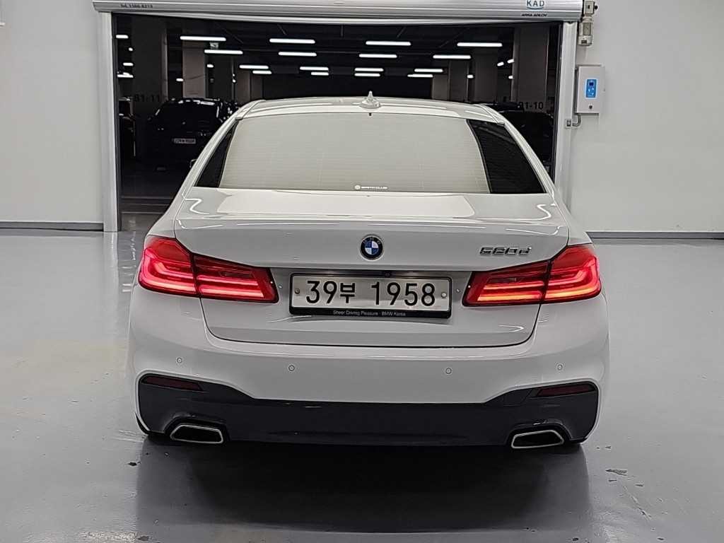 BMW 5시리즈 5시리즈 (G30) 520d M 스포츠 플러스 이미지 3