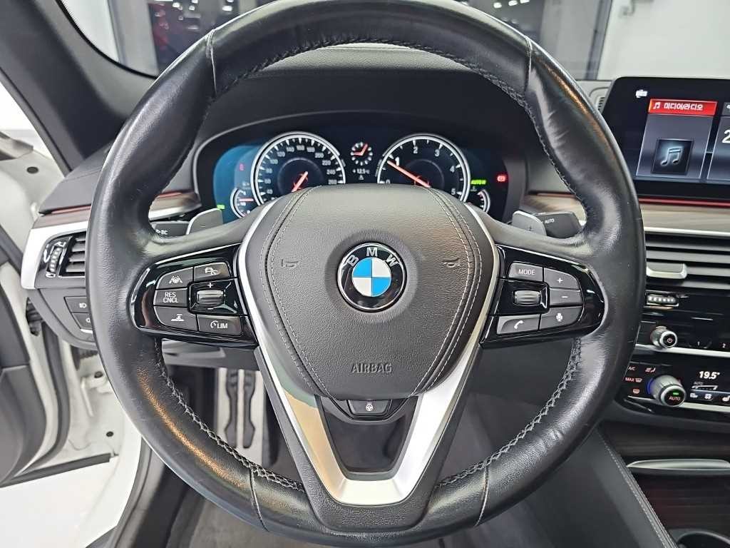 BMW 5시리즈 5시리즈 (G30) 520d M 스포츠 플러스 이미지 9