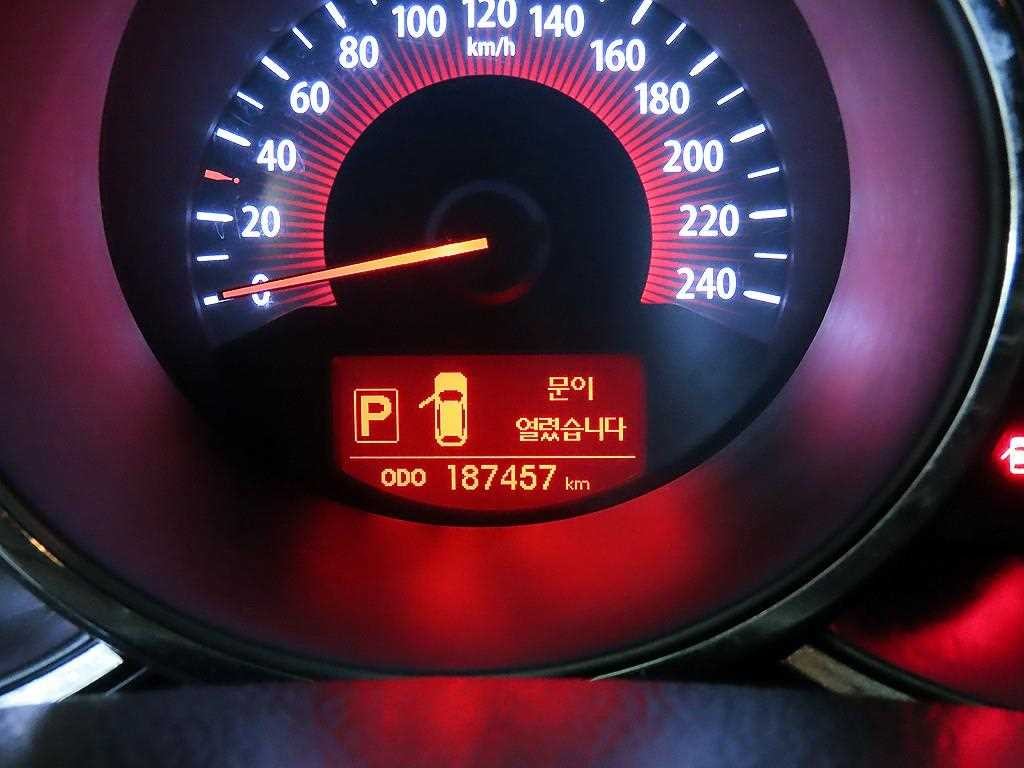 기아 쏘렌토 쏘렌토 R 디젤 2WD 2.0 TLX 프리미엄 이미지 9