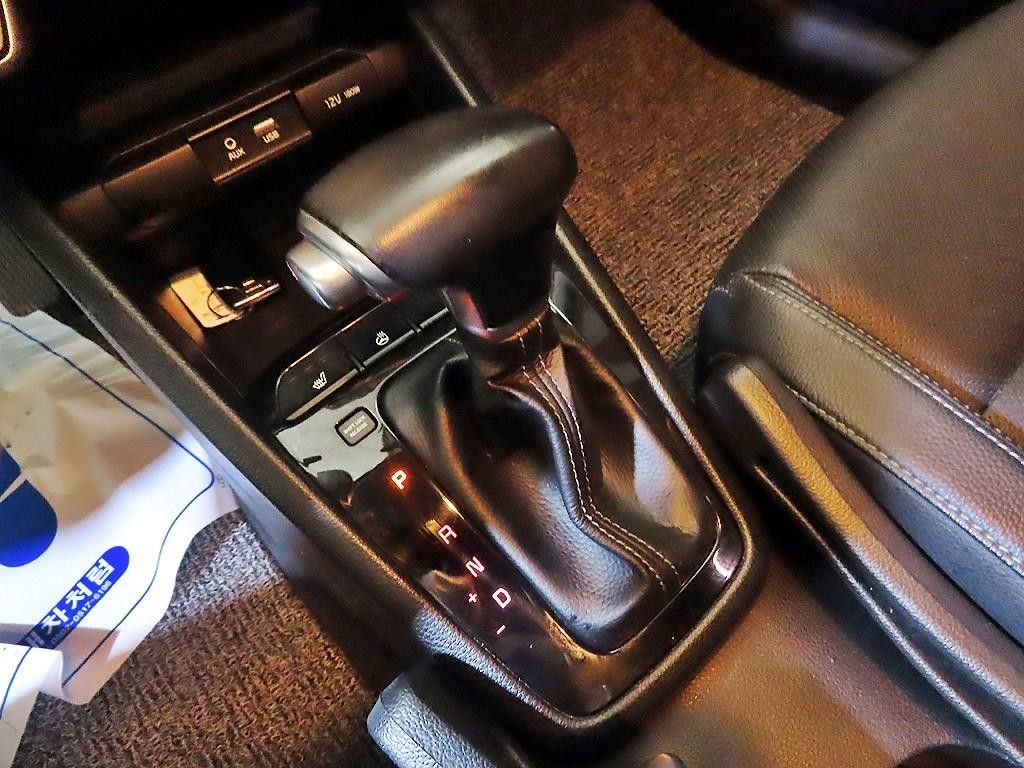 기아 스토닉 디젤 1.6 트렌디 이미지 12