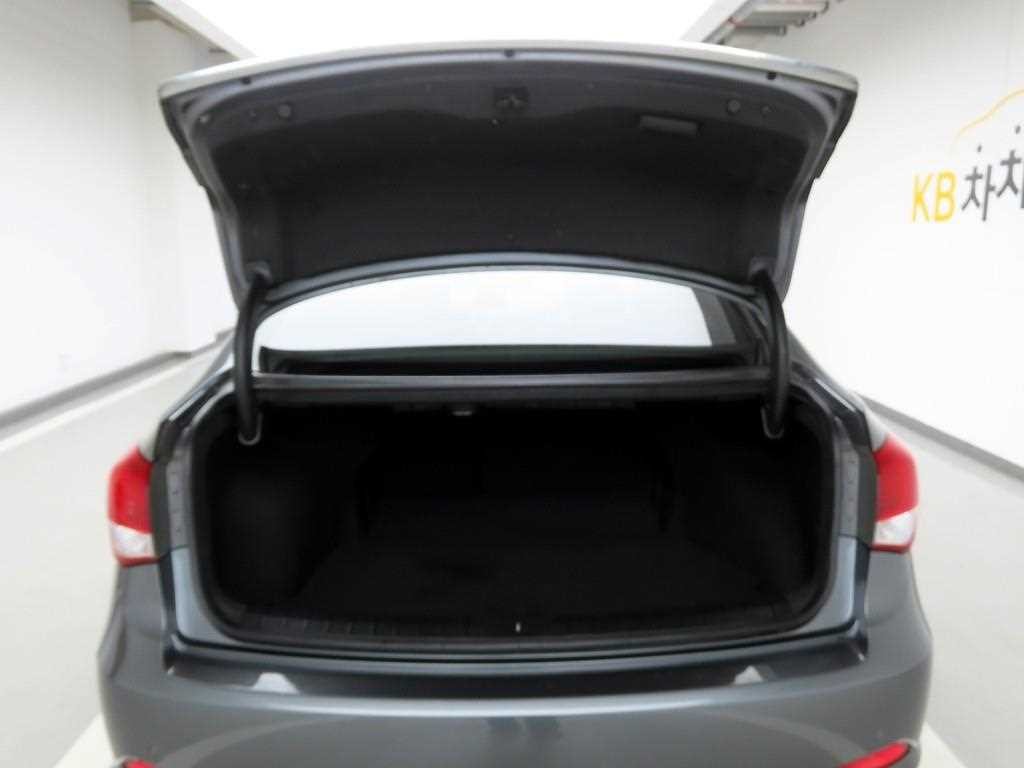 현대 i40 i40Saloon 1.7 VGT D 스펙 이미지 5