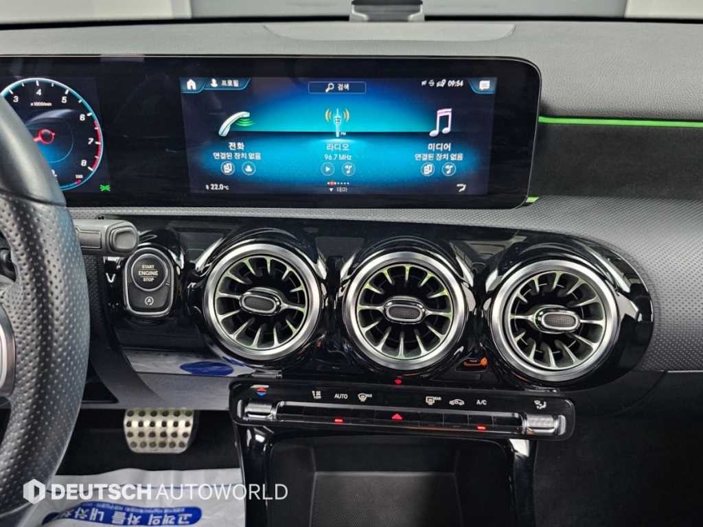 벤츠 A 클래스 A클래스 W177 A250 4MATIC 세단 이미지 14