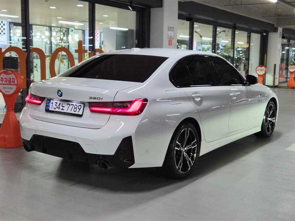 BMW 3시리즈 3시리즈 (G20) 320i M 스포츠 이미지 4