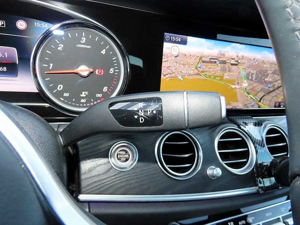 벤츠 E 클래스 E-클래스 W213 E220d 아방가르드 이미지 10