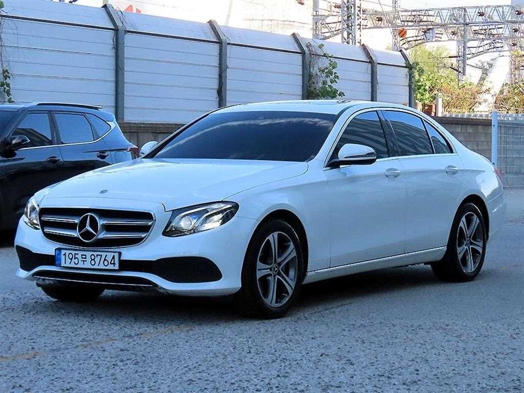 벤츠 E 클래스 E-클래스 W213 E220d 아방가르드 이미지 2