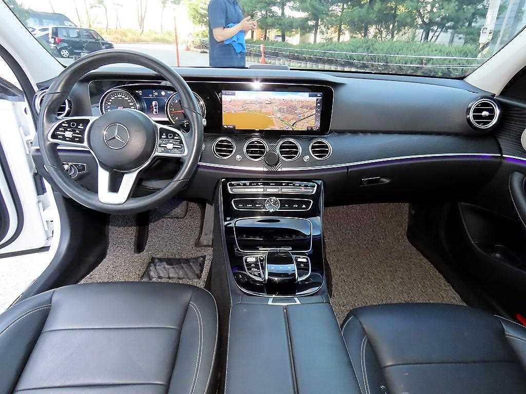 벤츠 E 클래스 E-클래스 W213 E220d 아방가르드 이미지 7