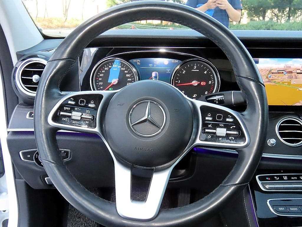 벤츠 E 클래스 E-클래스 W213 E220d 아방가르드 이미지 8