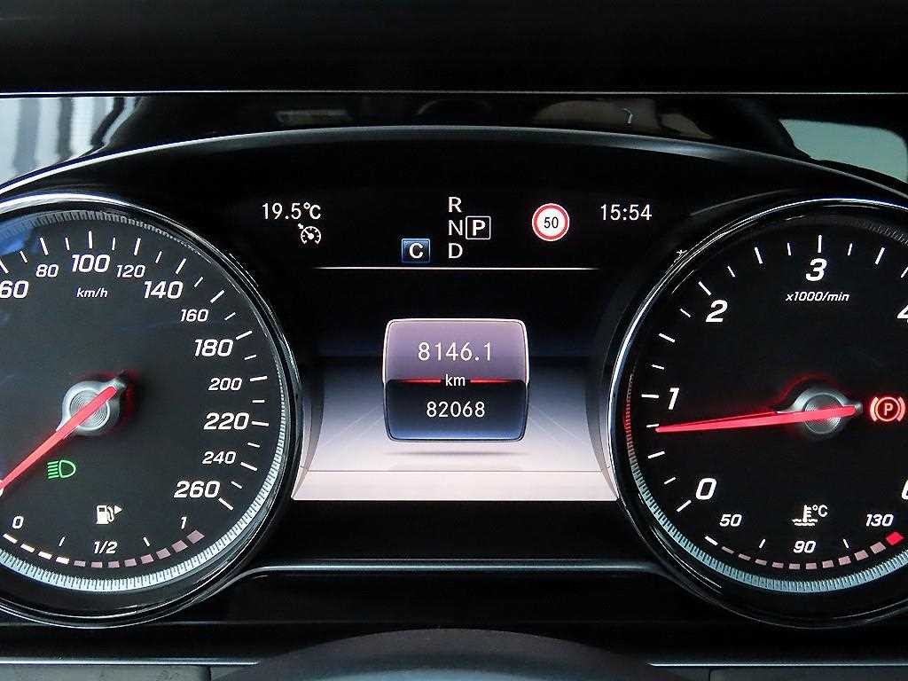 벤츠 E 클래스 E-클래스 W213 E220d 아방가르드 이미지 9